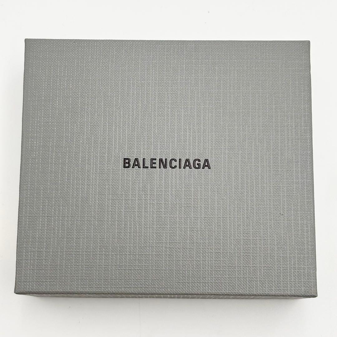 新品未使用 バレンシアガ 二つ折り財布 エンボス モノグラム レザー グレー