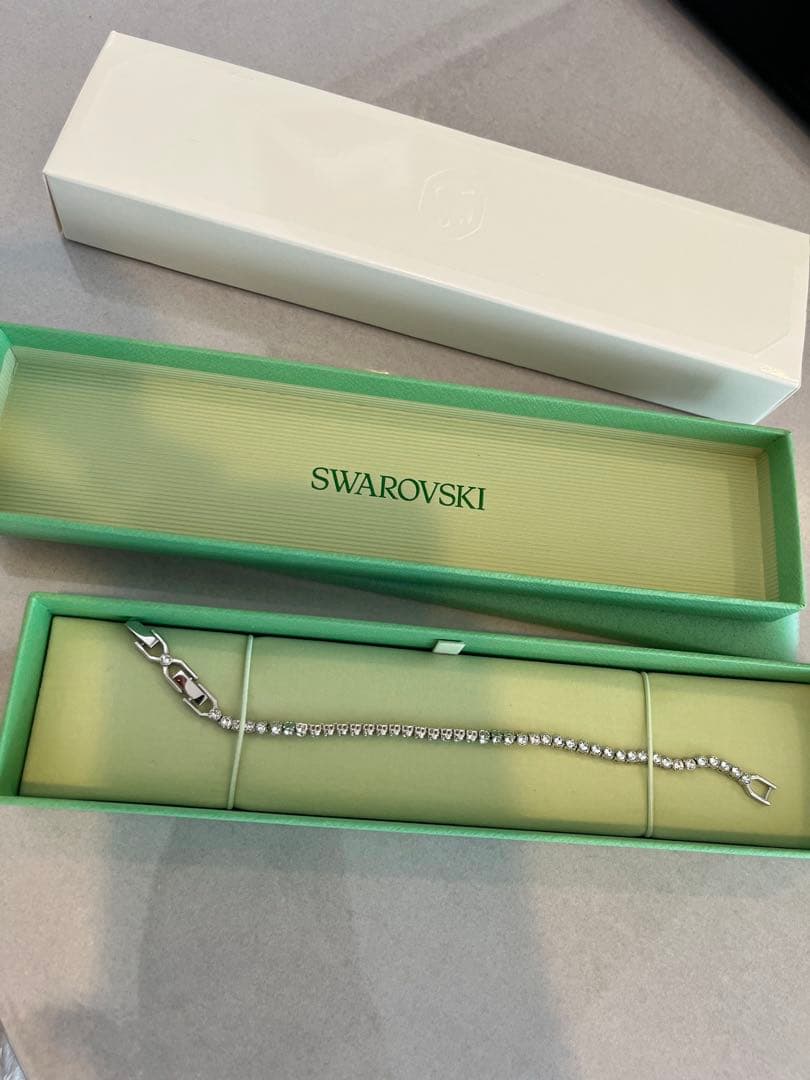 【限定値下げ中】【未使用】SWAROVSKI シルバーチェーンブレスレット
