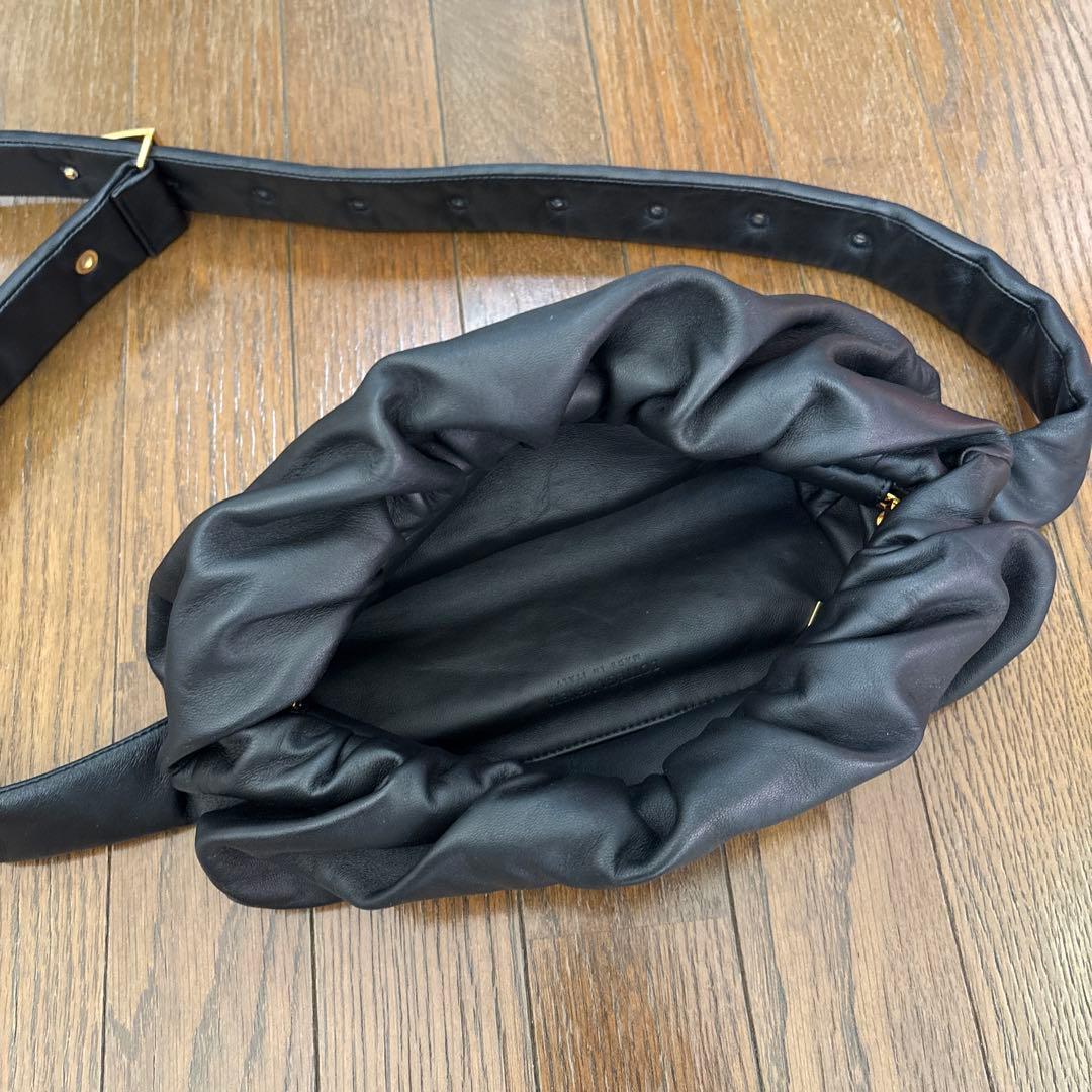 BOTTEGA VENETA レザーショルダーバック