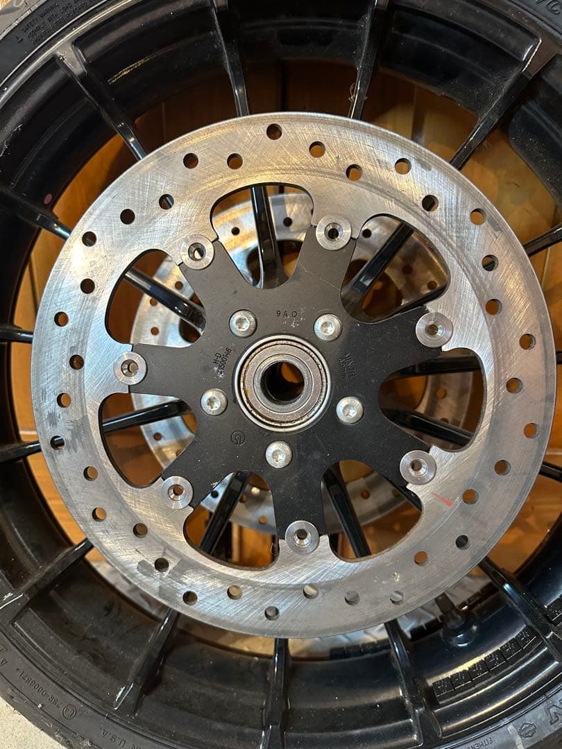 2019FLHXS(ストリートグライドスペシャル)前輪タイヤホイール