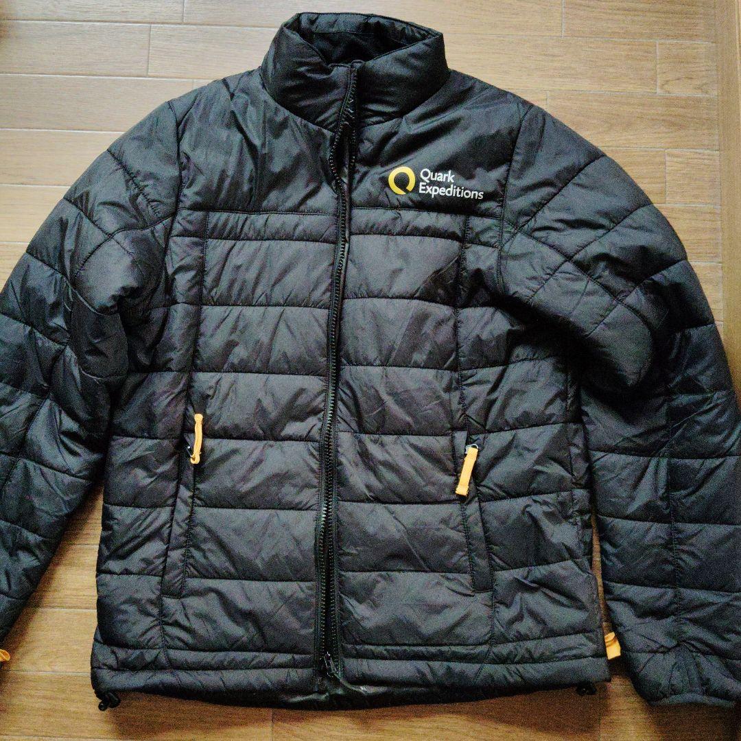 パルカ　（2025年2月5、7日　南極上陸時に着用） &　ボトル