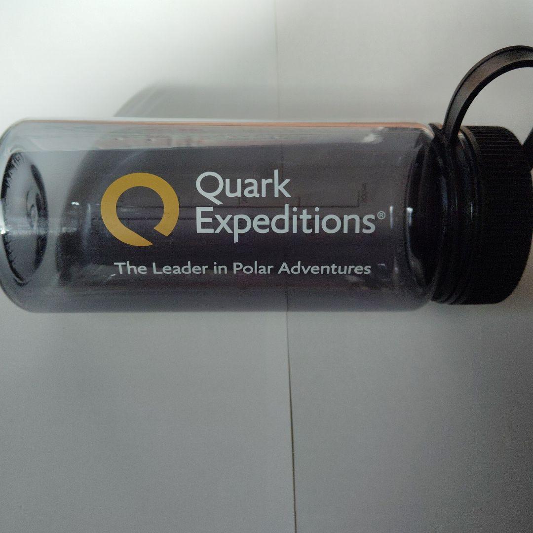 パルカ　（2025年2月5、7日　南極上陸時に着用） &　ボトル