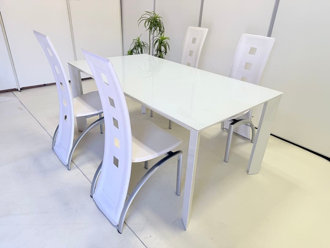 ホワイトガラスダイニングテーブルセット