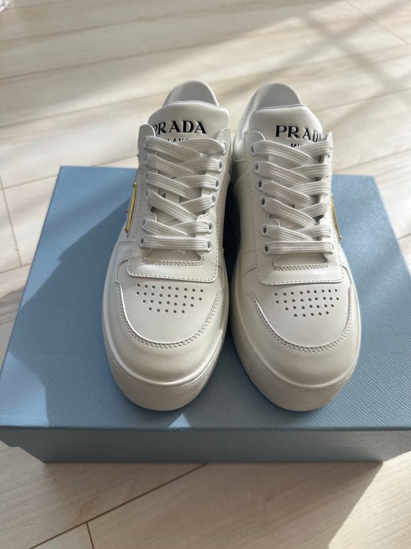 プラダ3角ロゴスニーカー36