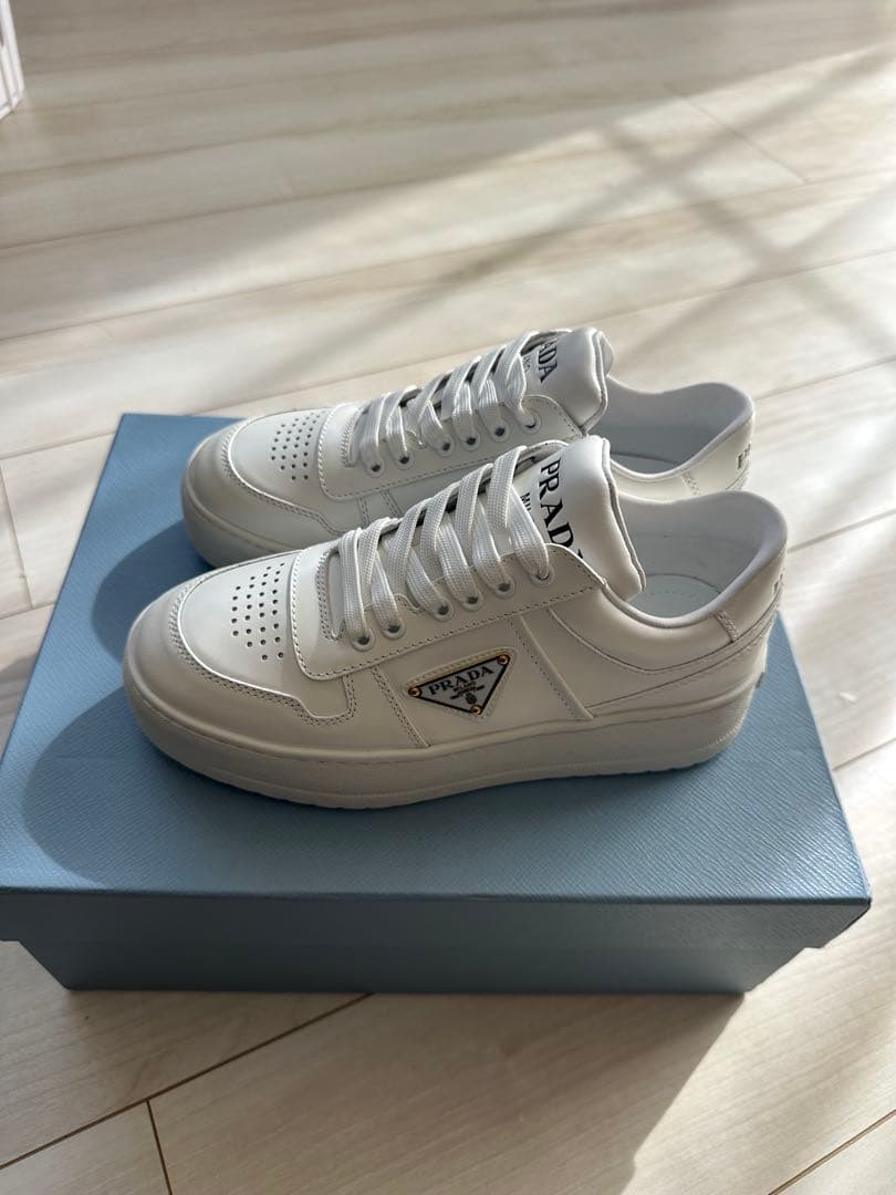 プラダ3角ロゴスニーカー36