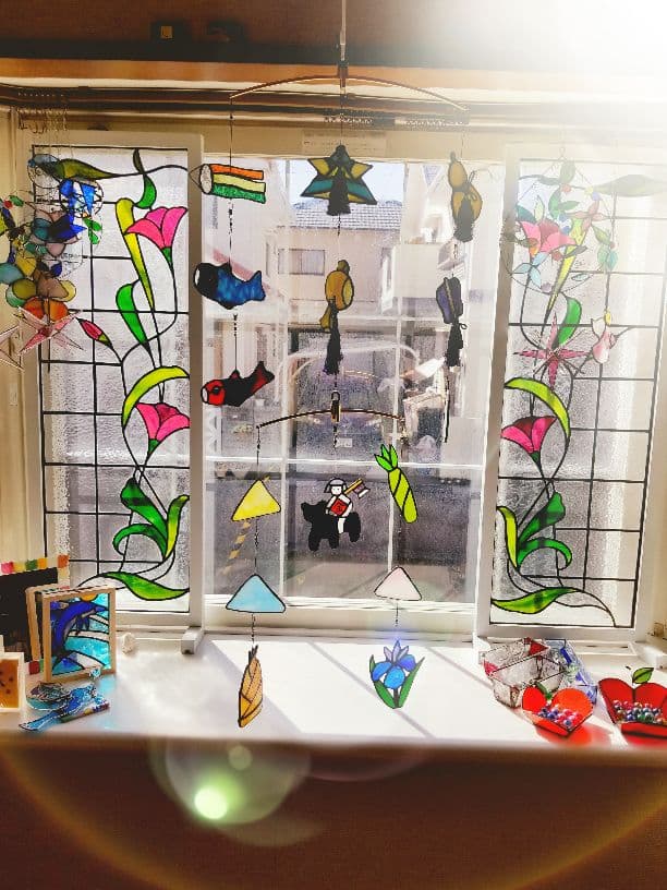 男の子のお誕生祝いに　ステンドグラス製　端午の節句のモビール　五月人形