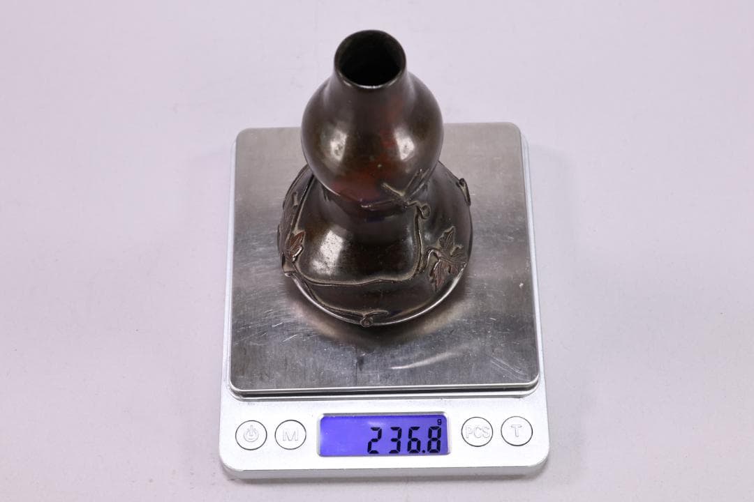 古銅製　赤銅　大明仙徳　瓢箪型　高盛彫刻　蜻蛉蔦紋　置物　一輪挿し　花器　筆立