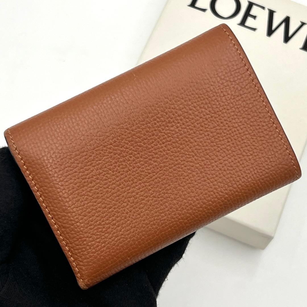 【美品】ロエベ トライフォールドウォレッ3つ折り財布 ブラウン コンパクト