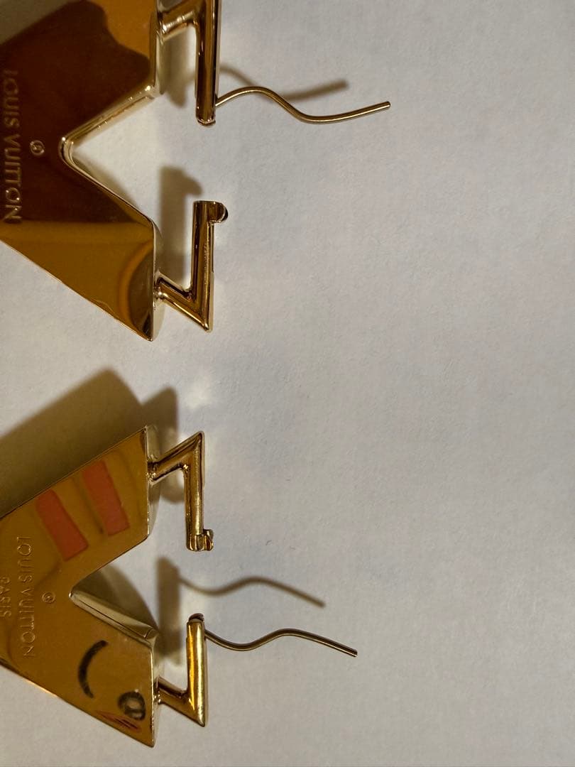 Louis Vuitton ブックルドレイユエセンシャルVギョーシェピアス