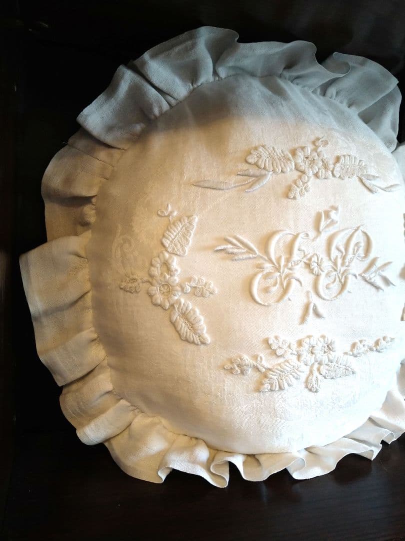 ★フランスアンティーク　クッション　イニシャル刺繍★