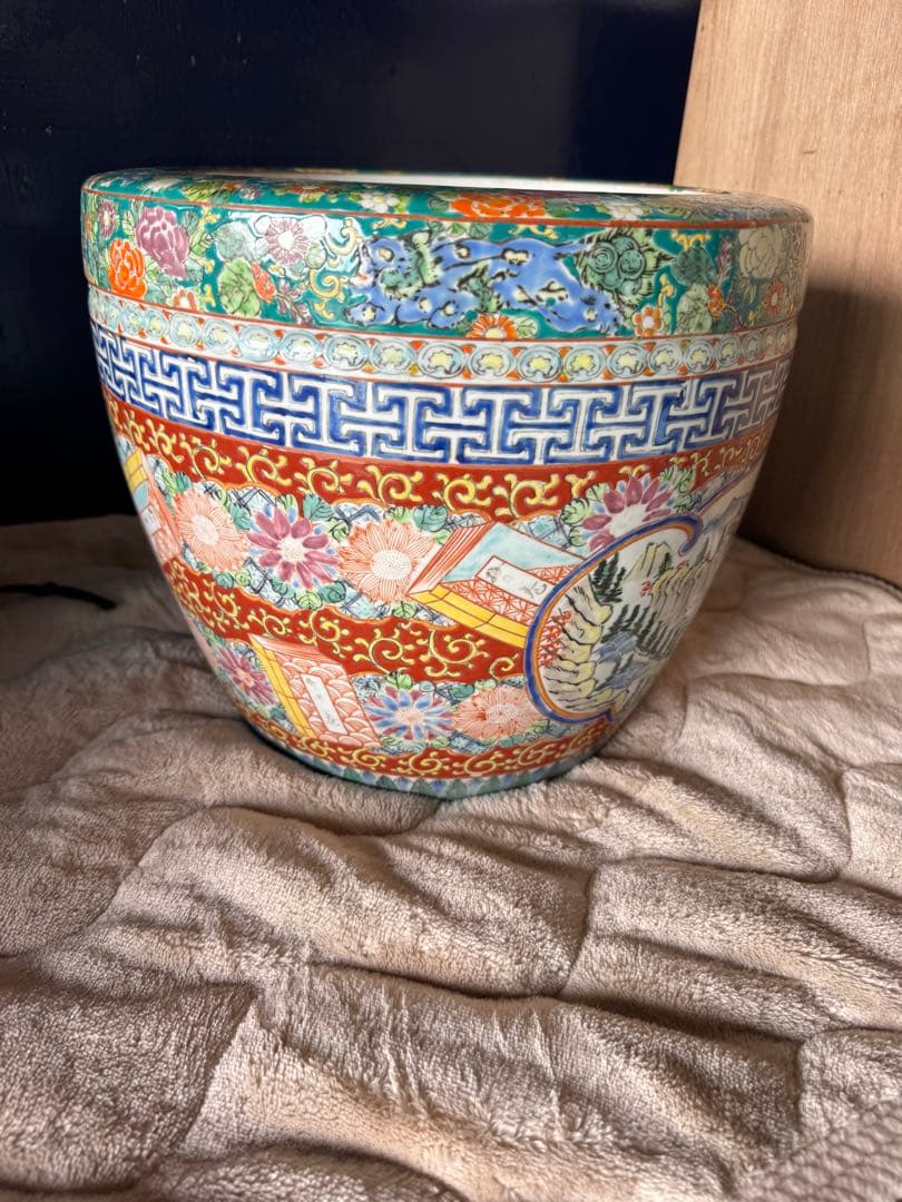 多色彩の陶器製火鉢