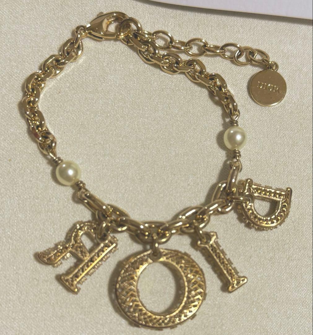 Dior ローズゴールドブレスレット ロゴチャーム付き