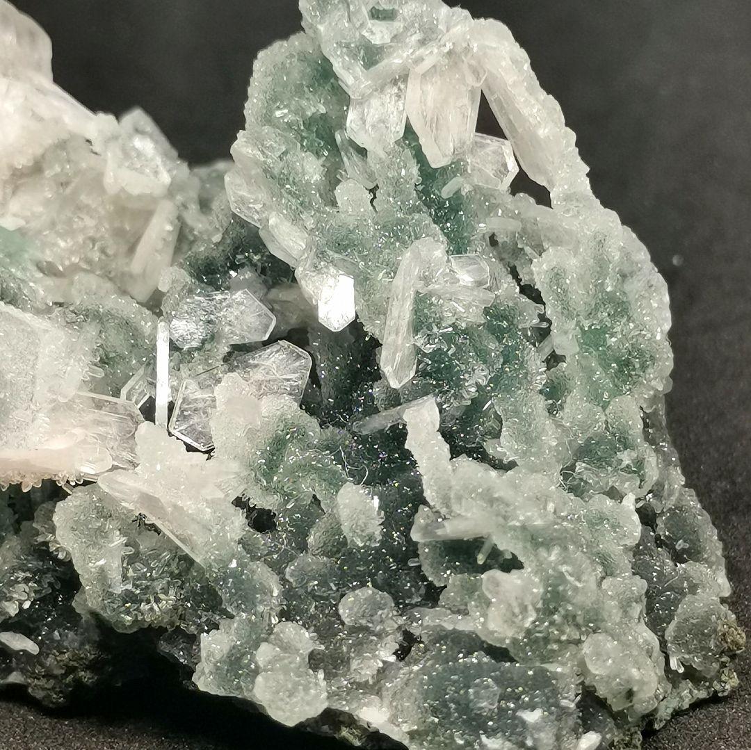 ブラックカルセドニー　ピンクスティルバイト