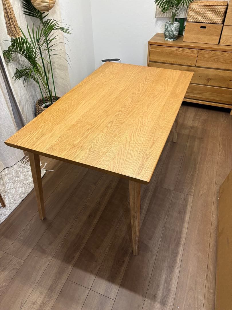 ニトリ　木製 ダイニングテーブル 奥行135cm×幅80cm×高さ70cm