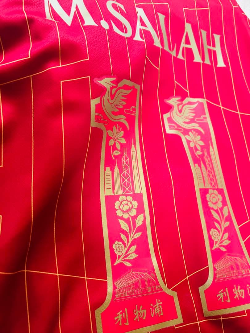 【日本未発売・新品タグ付き】リヴァプール ホームユニフォーム（XXL）サラー