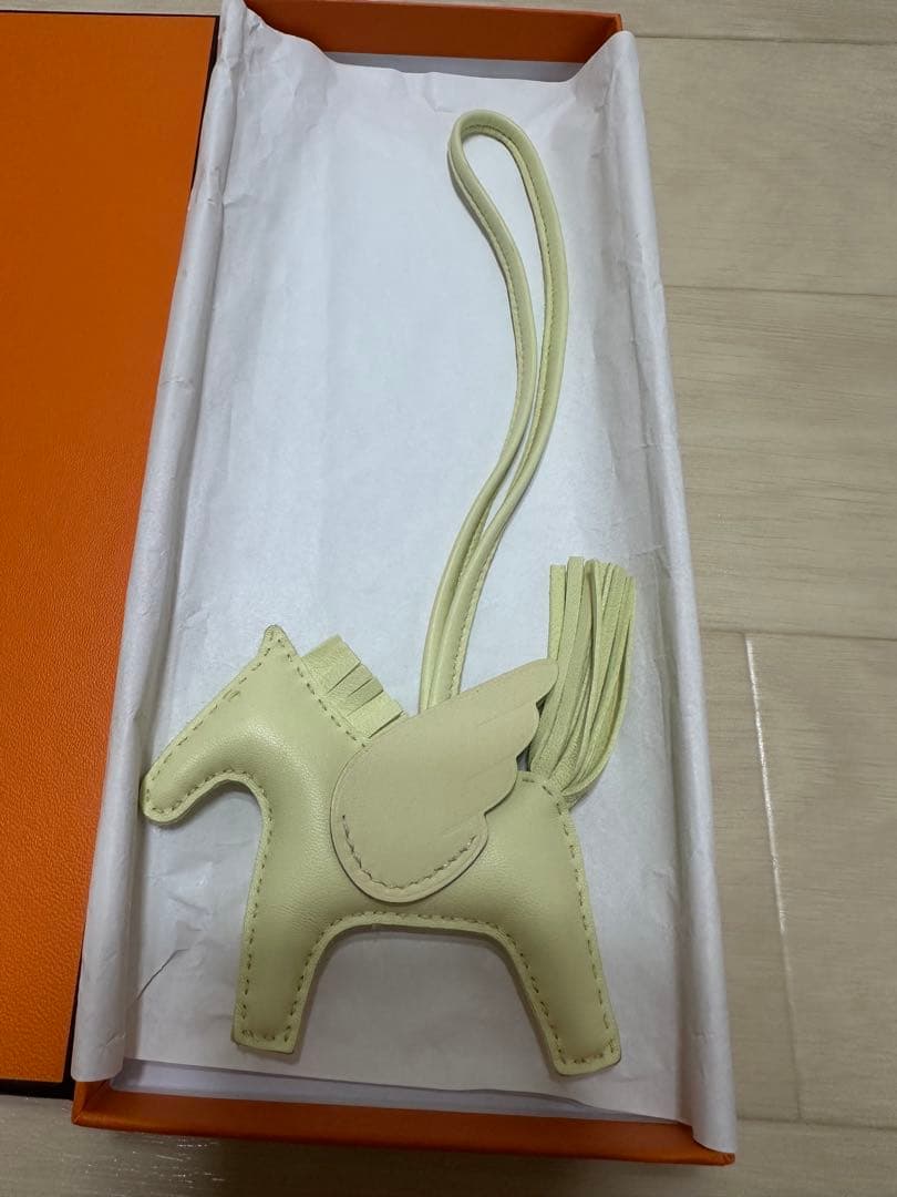 【美品】エルメス　ペガサスチャーム　PM 箱、袋付き