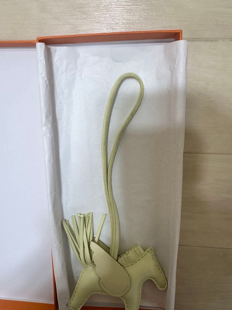 【美品】エルメス　ペガサスチャーム　PM 箱、袋付き