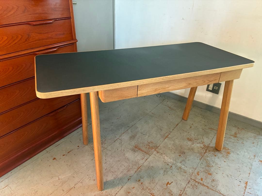 Actus アクタス　サークル デスク リノリウム