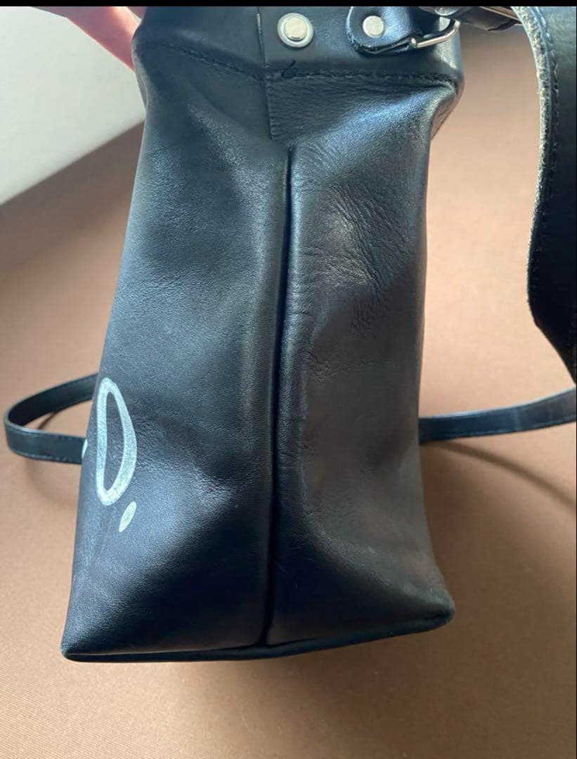 グラッドハンドレザーショルダーバッグ