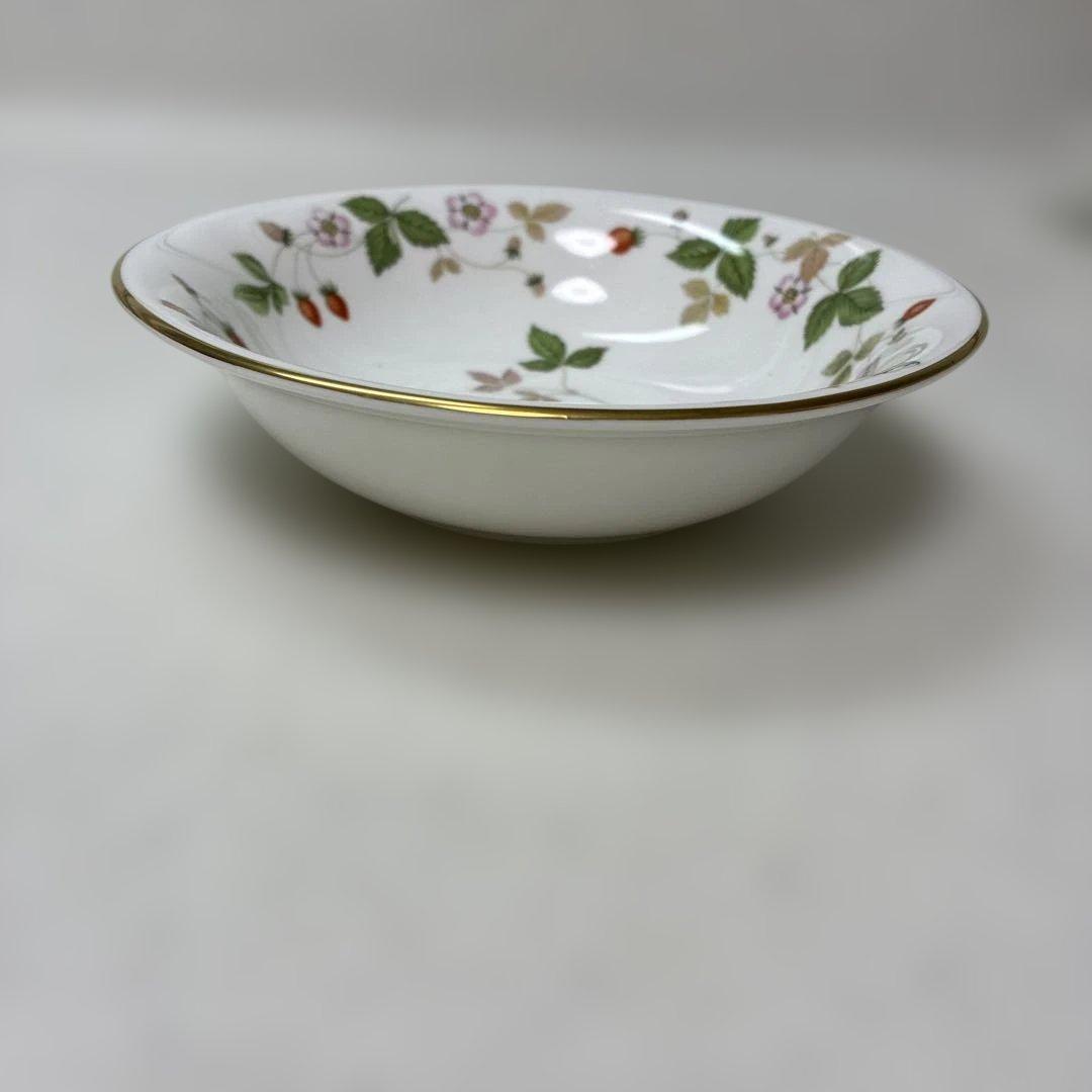 【美品】ウェッジウッド　ワイルドストロベリー　サラダソーサー　黒壺4枚