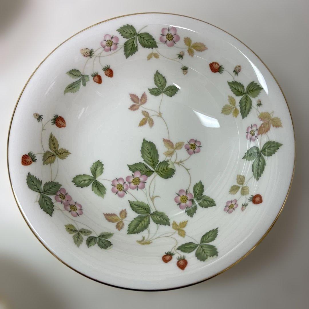 【美品】ウェッジウッド　ワイルドストロベリー　サラダソーサー　黒壺4枚