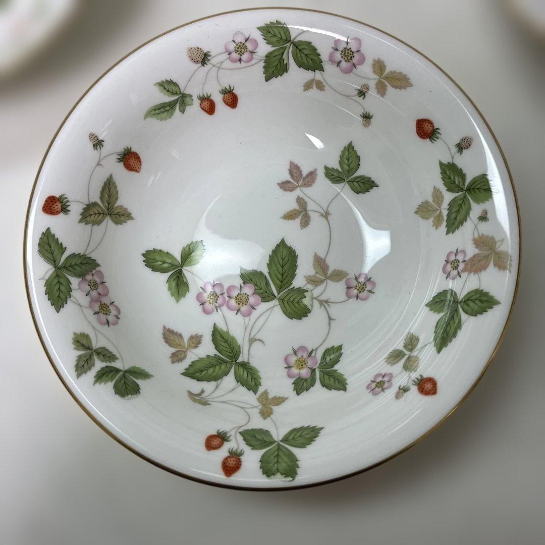 【美品】ウェッジウッド　ワイルドストロベリー　サラダソーサー　黒壺4枚