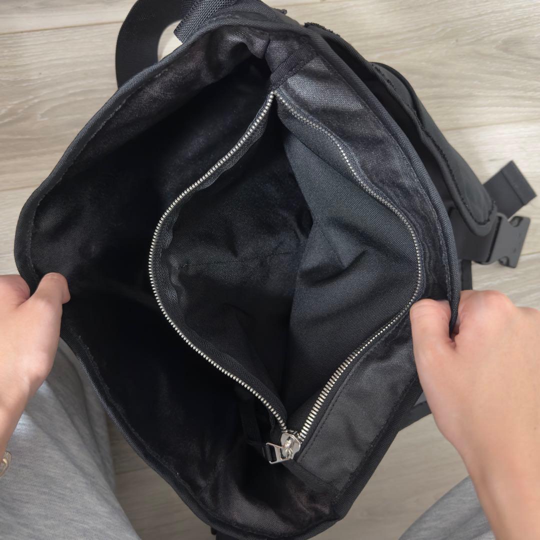 acne studiosメッセンジャーバッグ　アクネ