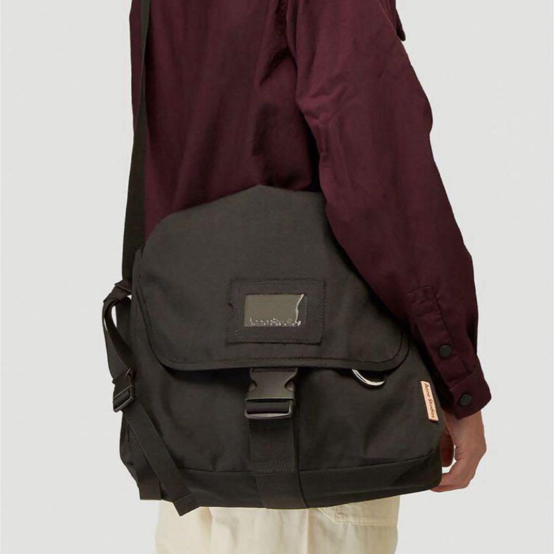 acne studiosメッセンジャーバッグ　アクネ