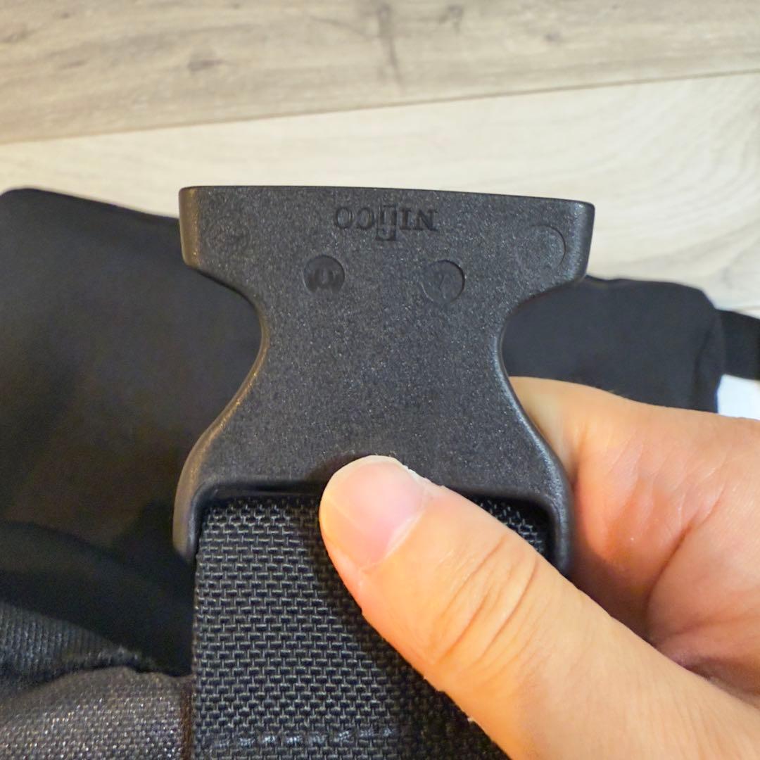 acne studiosメッセンジャーバッグ　アクネ