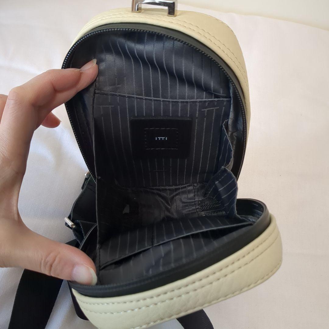 【極美品】ITTI イッチ　メッセンジャーバッグ　ショルダーバッグ　アイボリー