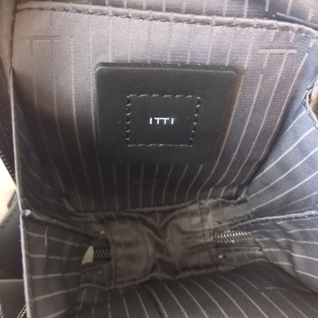 【極美品】ITTI イッチ　メッセンジャーバッグ　ショルダーバッグ　アイボリー