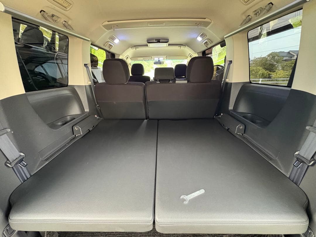 デリカD5 ショートベッドキットMGRカスタム製　エムフラット8人乗り用　レザー