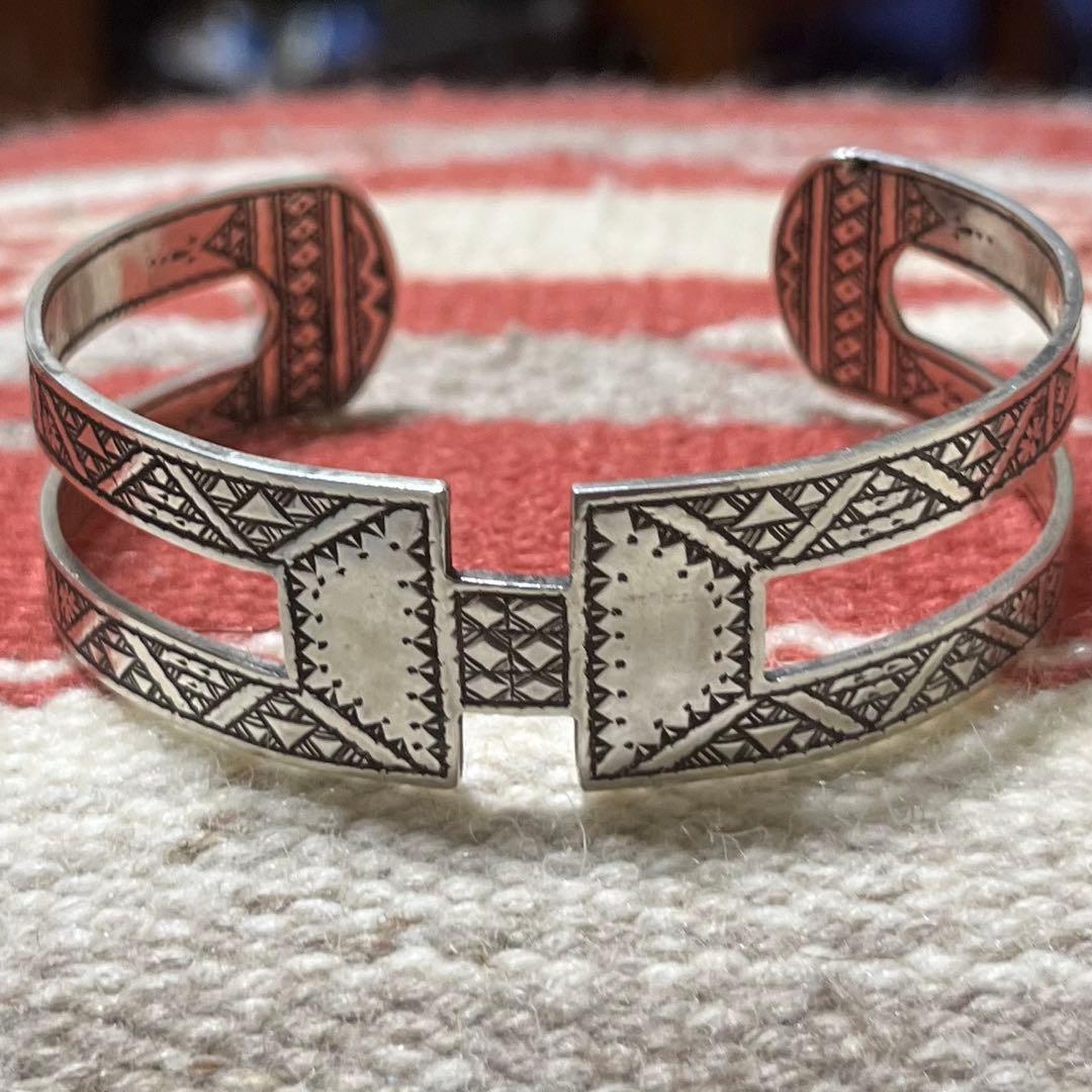 トゥアレグ　シルバー バングル