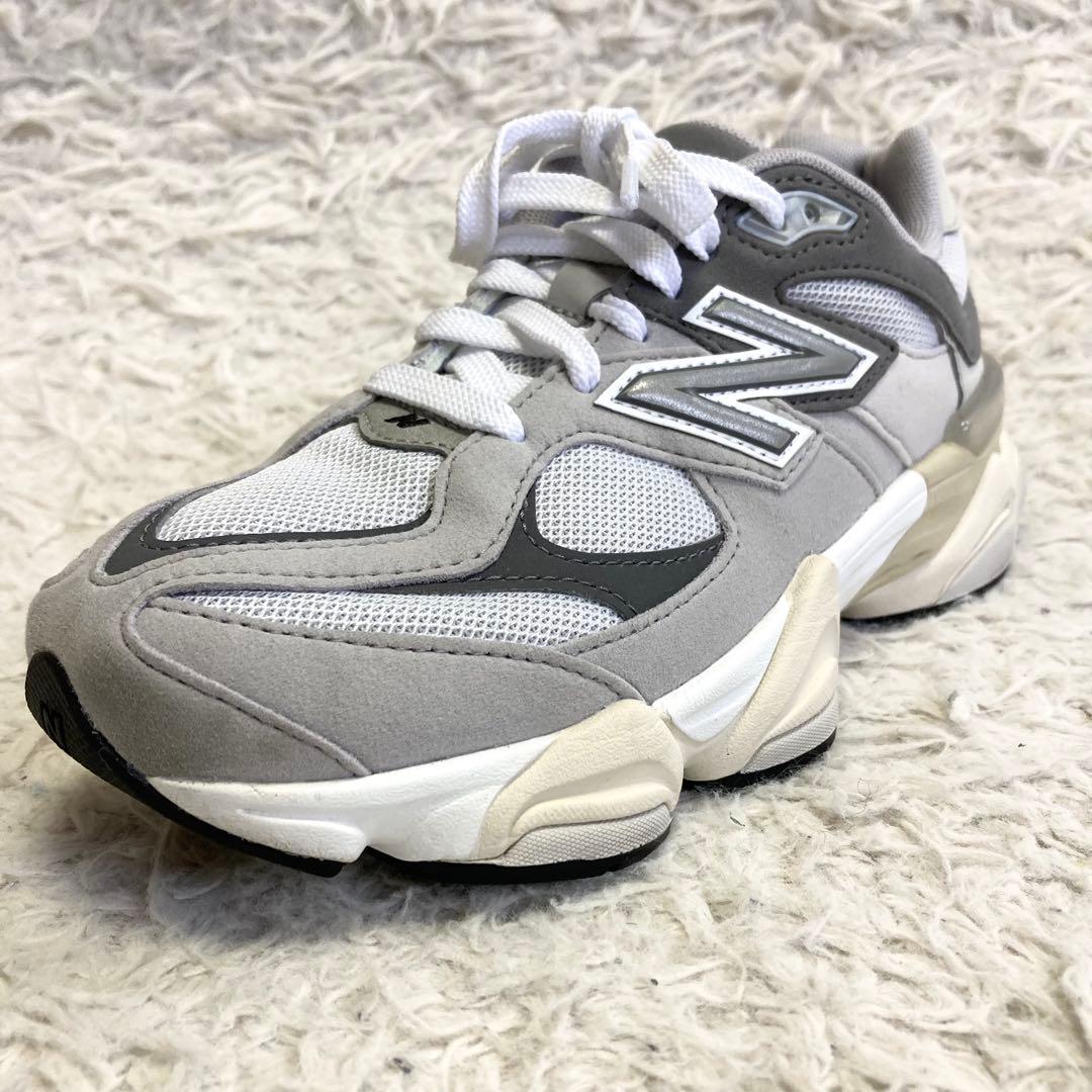 美品 New Balance 9060 グレー 23.5cm 厚底スニーカー