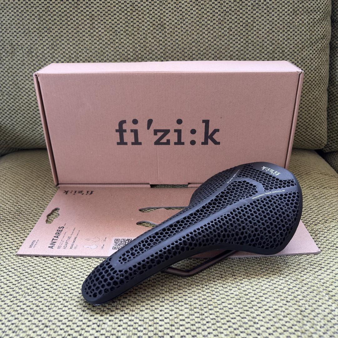 Fizik VENTO ANTARES R3 ADAPTIVE サドル140mm