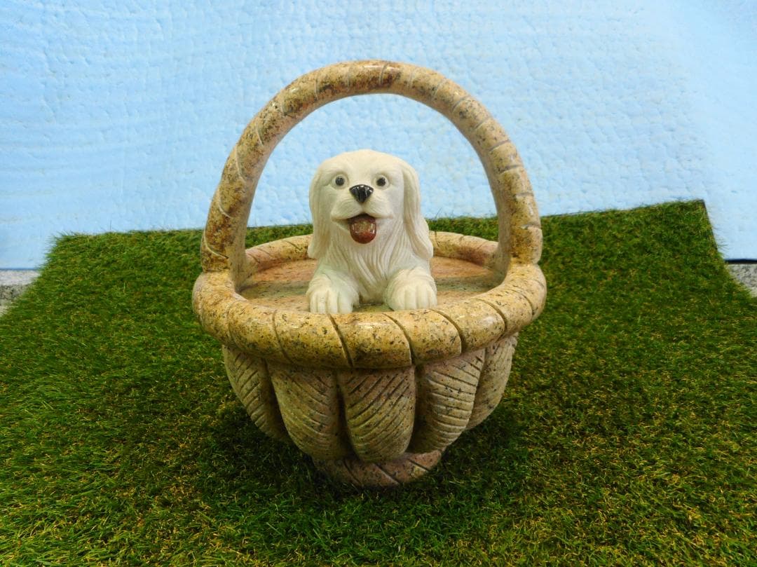かごの犬石材彫刻品