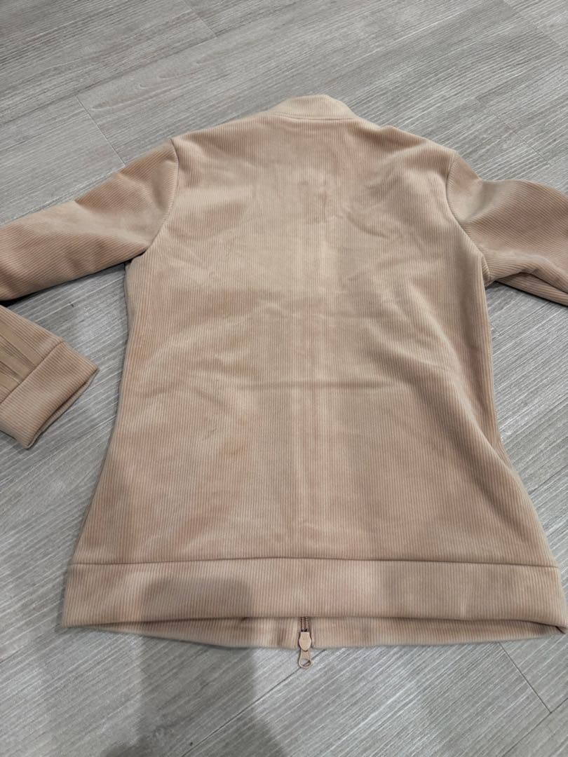 adidas ベージュ ジャケットとスカートセット