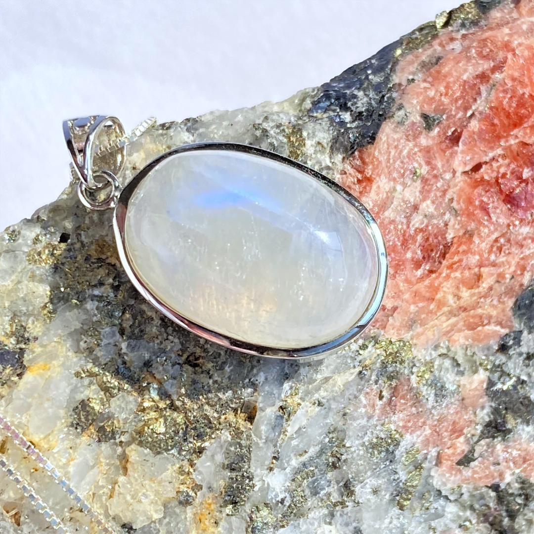 ★最終4000円引き！★【青い月マジック】ブルームーンストーン ペンダントトップ