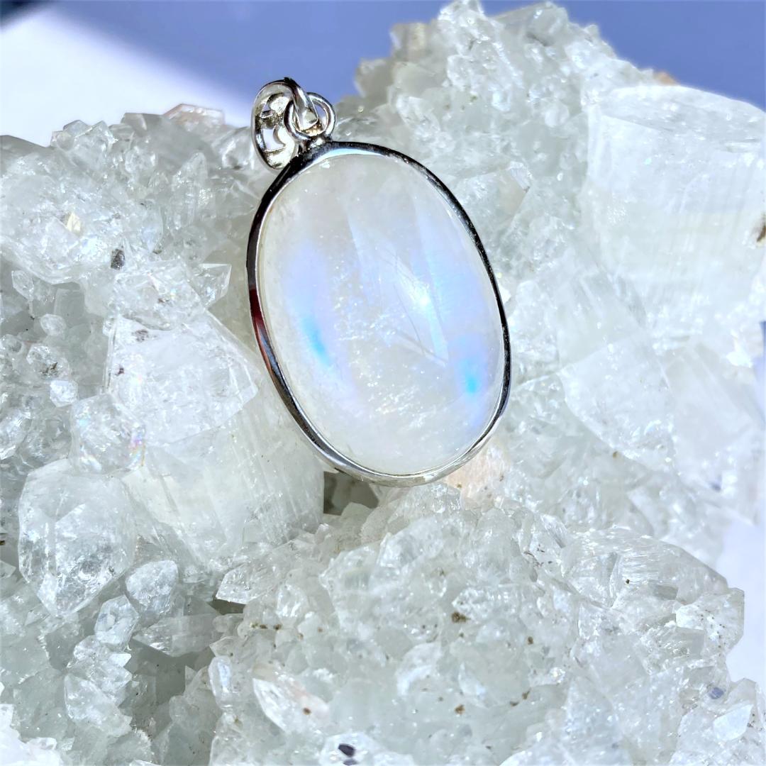 ★最終4000円引き！★【青い月マジック】ブルームーンストーン ペンダントトップ