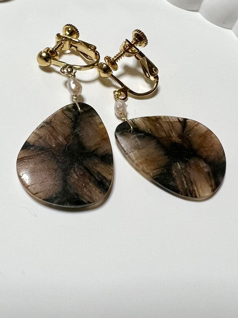 ぷしゅ❇️❤️ ニュー カービング　ゴールド　14kgf 24kgpイヤリング