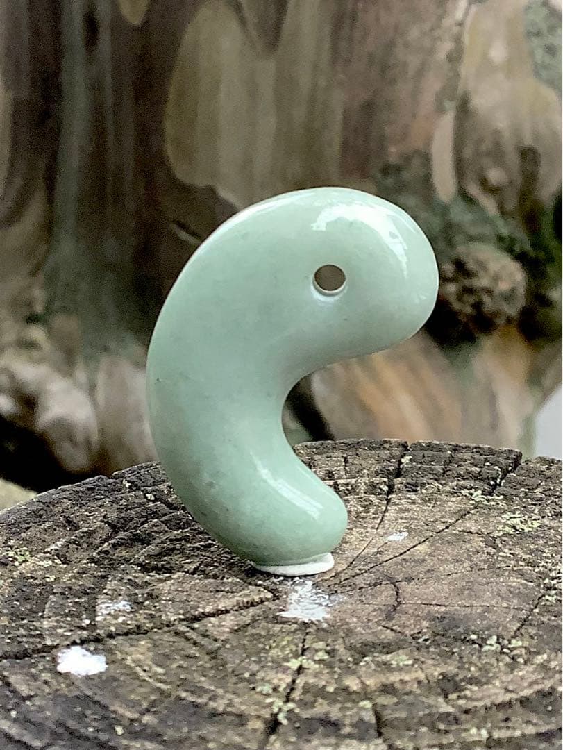 人気の平塚古墳勾玉型　糸魚川翡翠　本物の国石天然のお守り‼️ 鑑別書取得品‼️