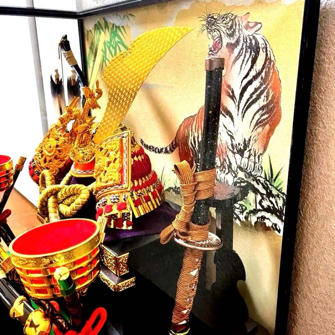 【新品同様】五月人形　兜ケース入り　オルゴール付き　13号吉徳工房