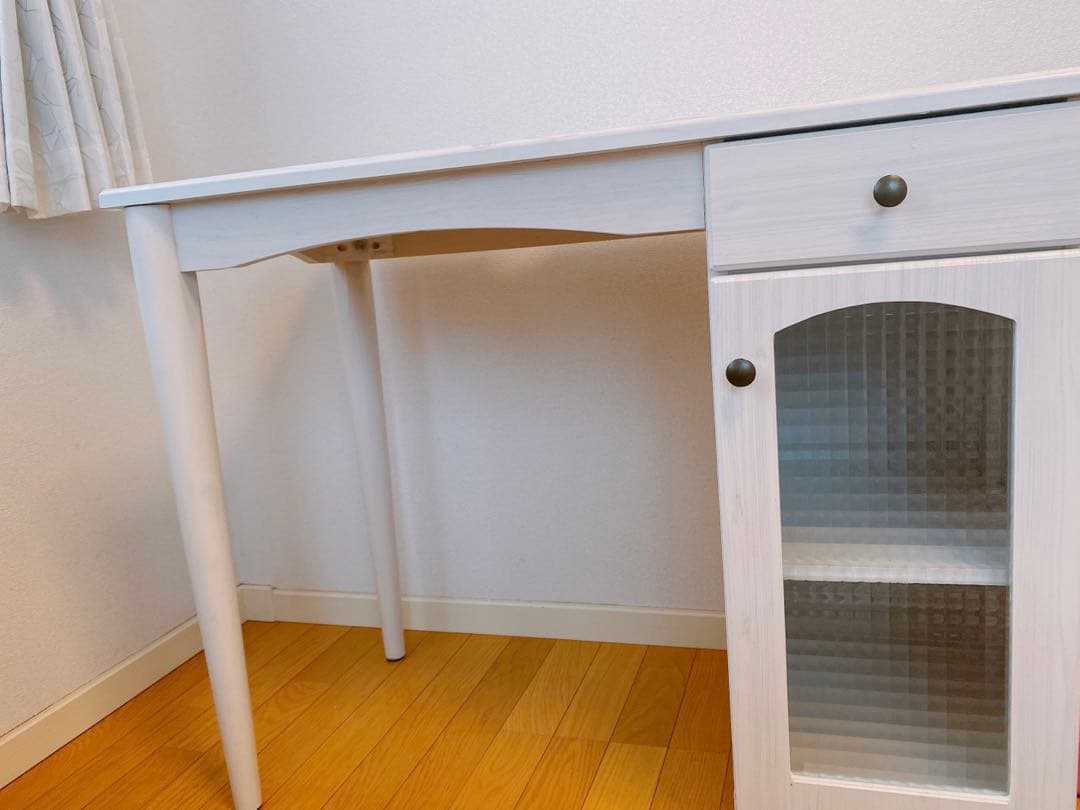 ホワイトデスク