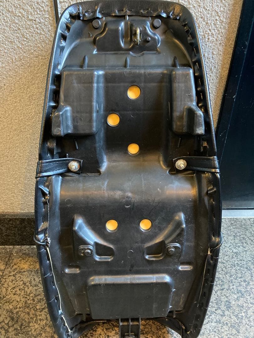 h*1様 CB400SF用ローダウンタックロールシート NC39