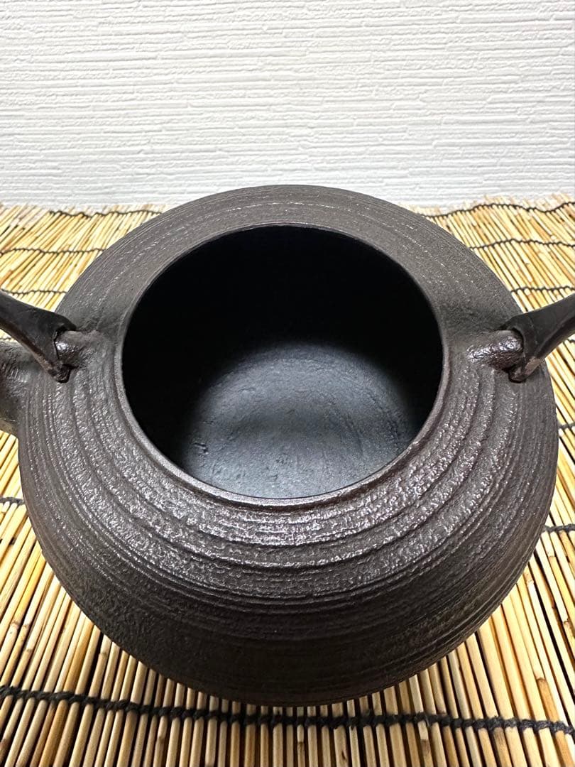 未使用品、供箱等付属品付　岩手県奥州 佐秋鋳造所 佐藤守巨造 真作保証　南部鉄瓶