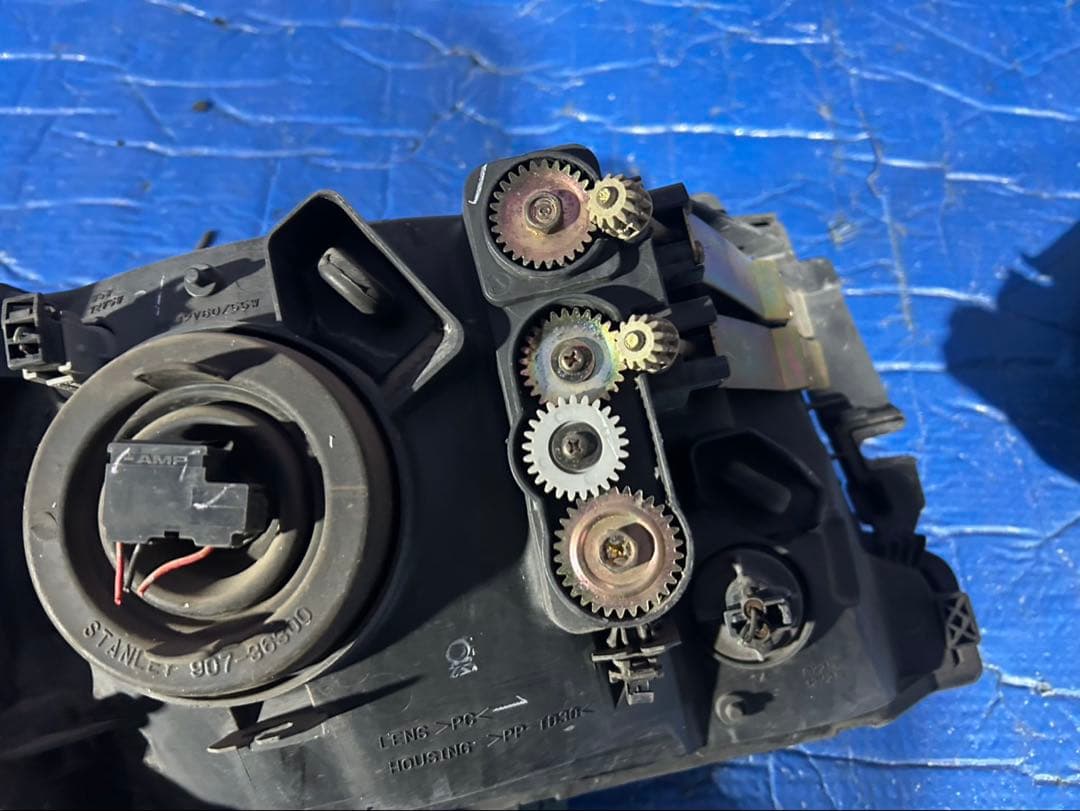 三菱　ミニキャブ　U62T ヘッドライト左右セット