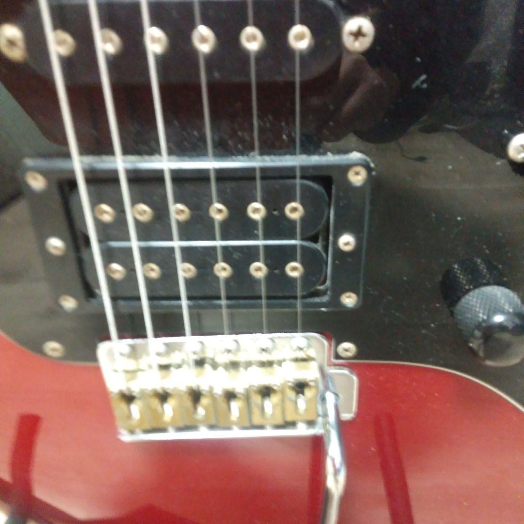 フェルナンデス　リミテッドエディション　ストラトタイプ　赤色