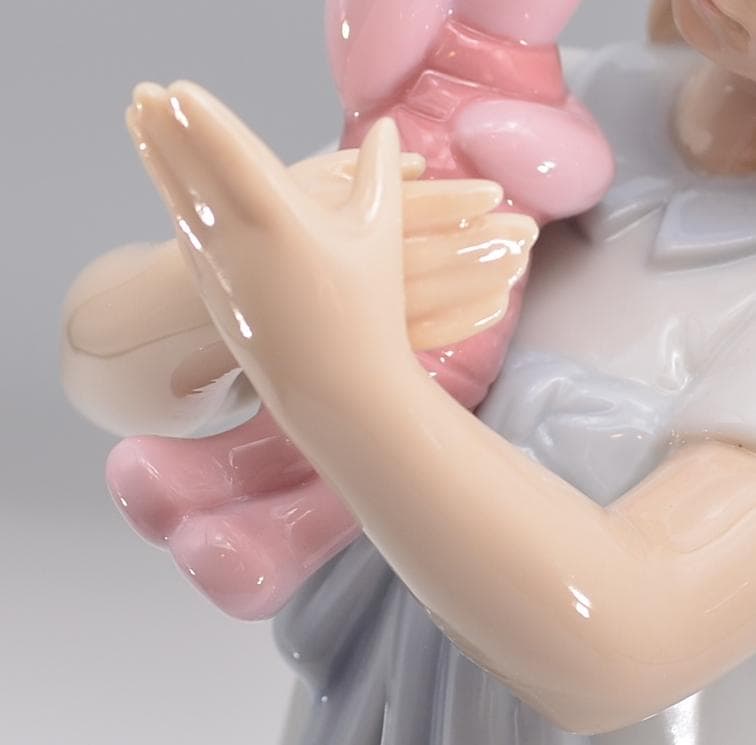 ピグレットを抱いて　＃1587　★NAO（リヤドロ）　光沢仕上げ　箱付き　絶版