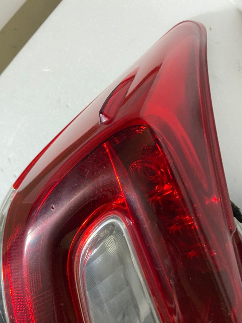 ヴィッツ NSP130 後期 純正テールライト 左右セット