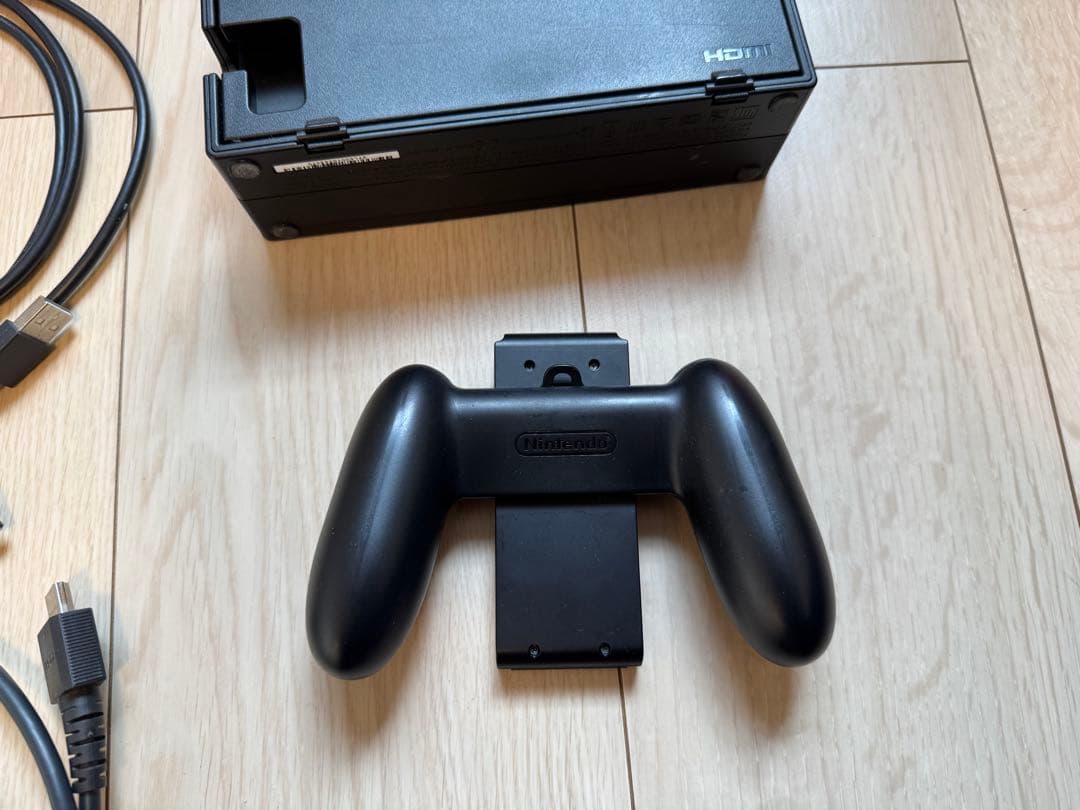 Nintendo Switch 本体 + 付属品【箱・説明書無し】
